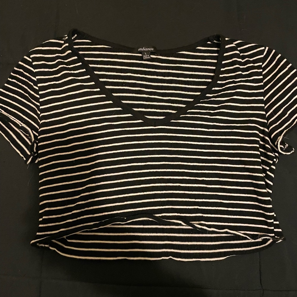 Black and white v neck crop top